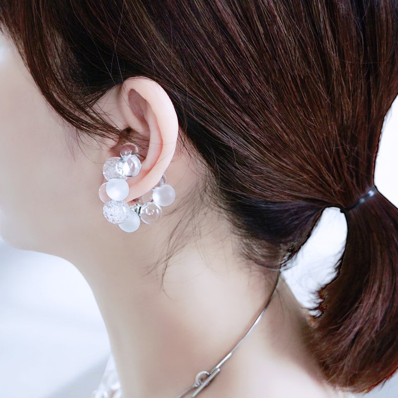 Ear cuff ・bubbles・clear acrylic stainless steel base - ต่างหู - สแตนเลส 