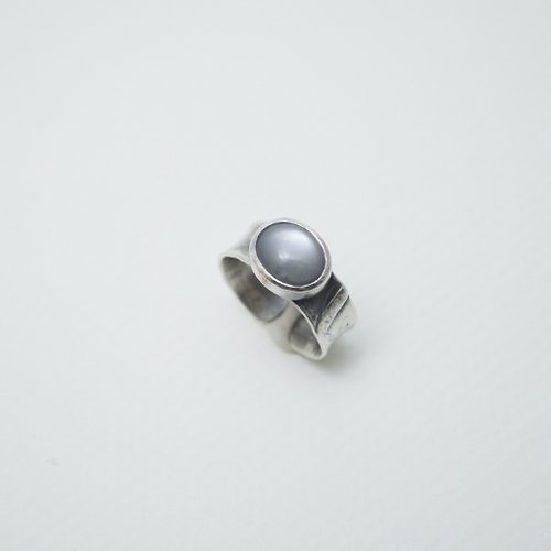 Ji Moi 折疊系列-20號之一‧灰色月光石‧硫化純銀開放戒圍戒指
