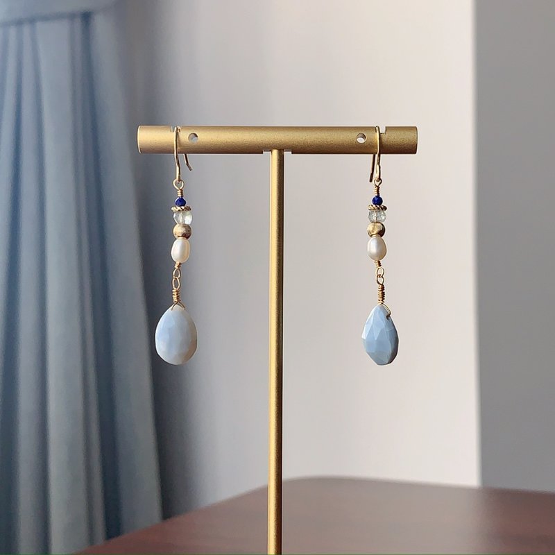 Yuan Cuèi - Blue Opal Freshwater Pearl, 14K Gold Earrings - ต่างหู - เครื่องเพชรพลอย สีน้ำเงิน