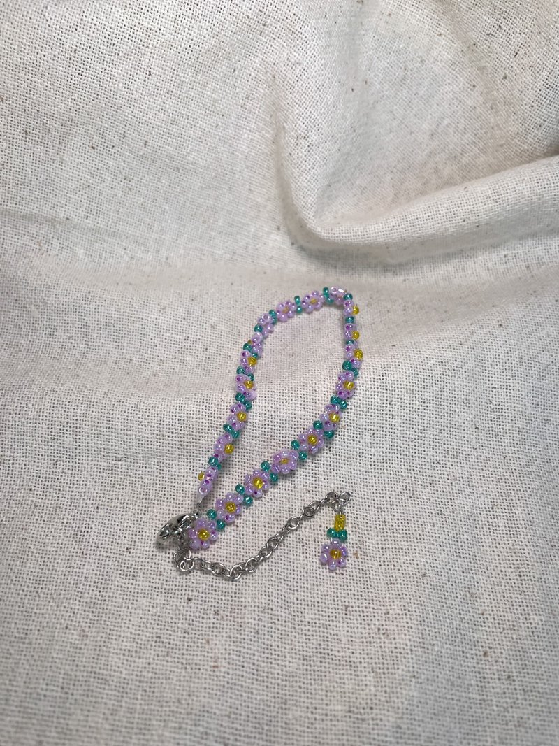 beads flower bracelet  (non stretch string) - 手鍊/手環 - 塑膠 多色