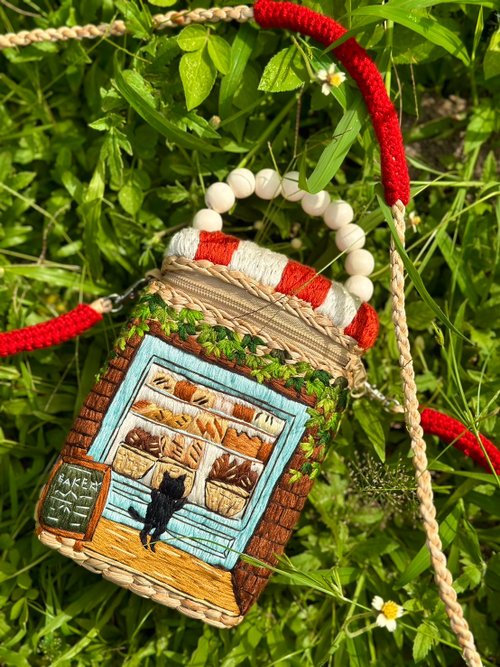 chob-pak-handmade Hand-embroidered water hyacinth woven bag