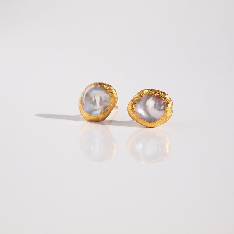 Gold leaf pearl Clip-On pearl 8mm+ Off-white Freshwater pearl, gold leaf - ต่างหู - ไข่มุก ขาว