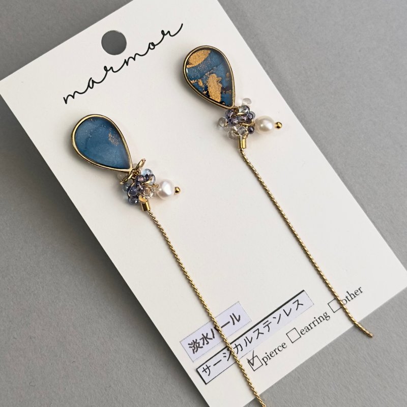 【現貨1件】藍色 酒精墨水藝術 長耳環 醫療級不鏽鋼 搖曳 縷空 設計 金色 淡水珍珠 捷克玻璃珠 簡約 藍 - 耳環/耳夾 - 樹脂 藍色