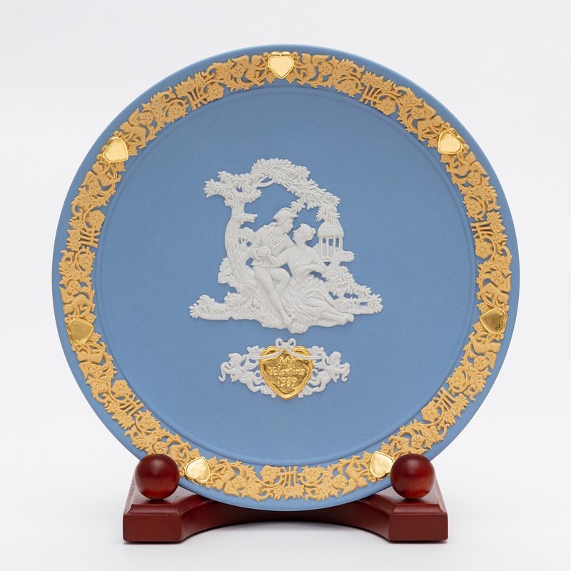 British made wedgwood relief jasper 1989 lover plate ceramic plate birthday wedding plate true love gold heart version - ของวางตกแต่ง - เครื่องลายคราม 