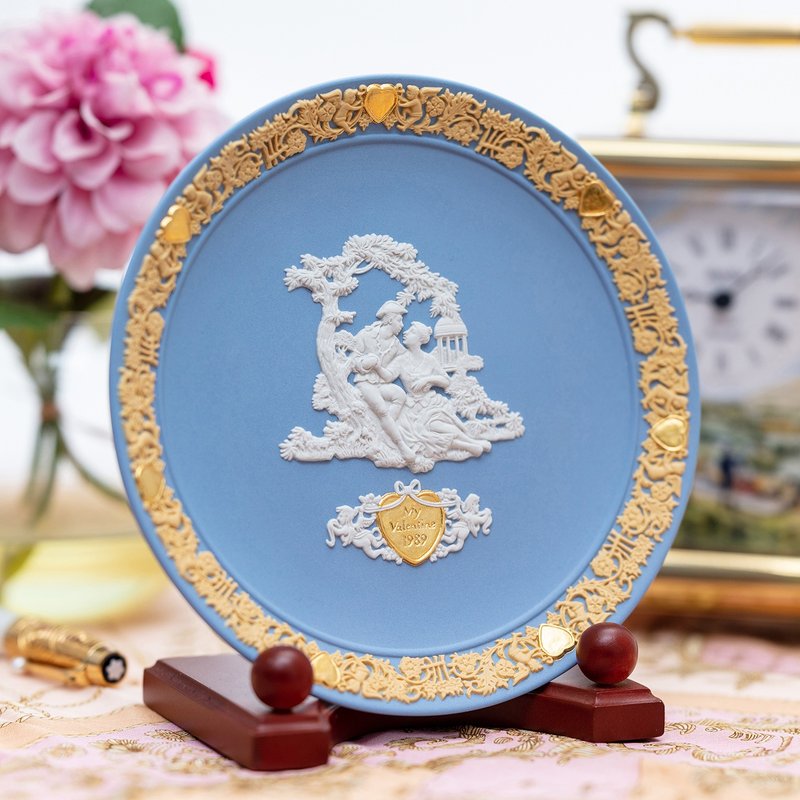 British made wedgwood relief jasper 1989 lover plate ceramic plate birthday wedding plate true love gold heart version - ของวางตกแต่ง - เครื่องลายคราม 