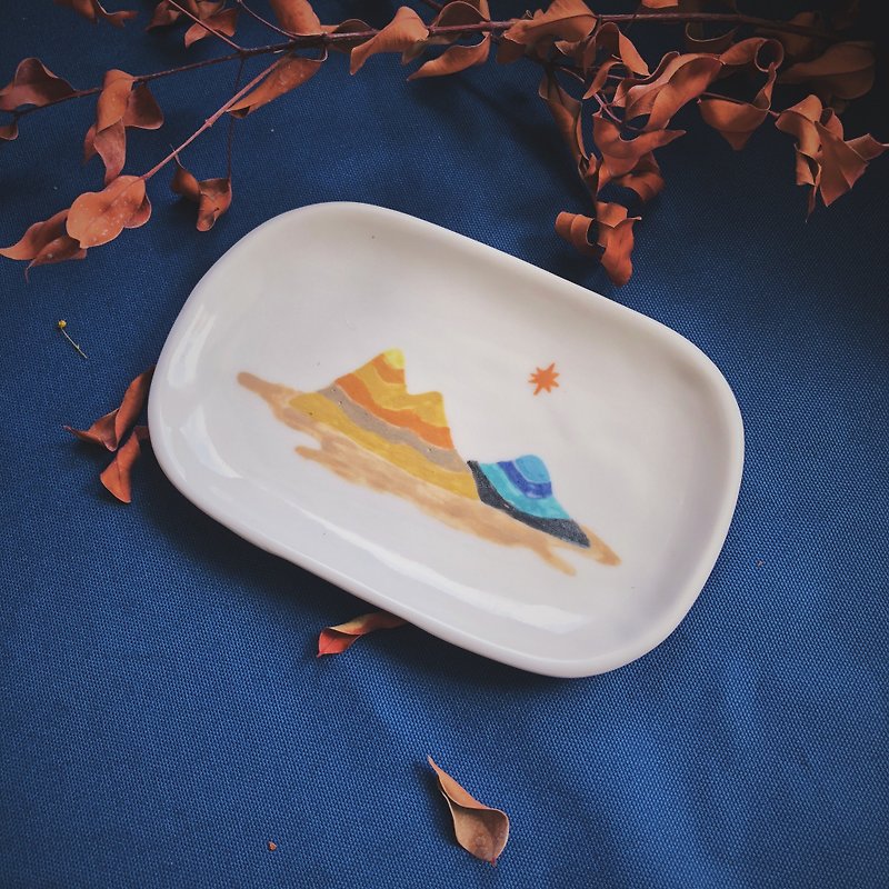 心裡的山-彩繪小方盤 - 盤子/餐盤 - 瓷 多色