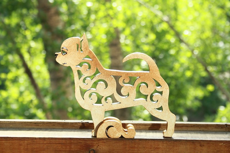 木で作られた彫像chihuahua犬の置物