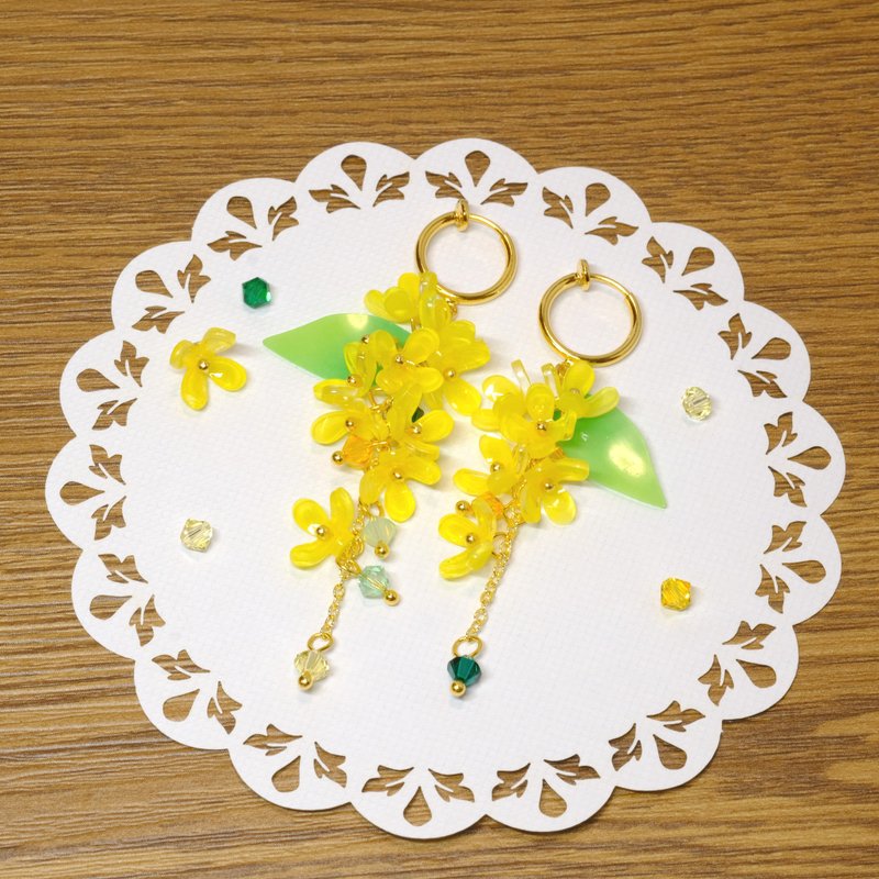 Osmanthus earrings 【Flowers in the Moonlight】 - ต่างหู - พลาสติก สีเหลือง