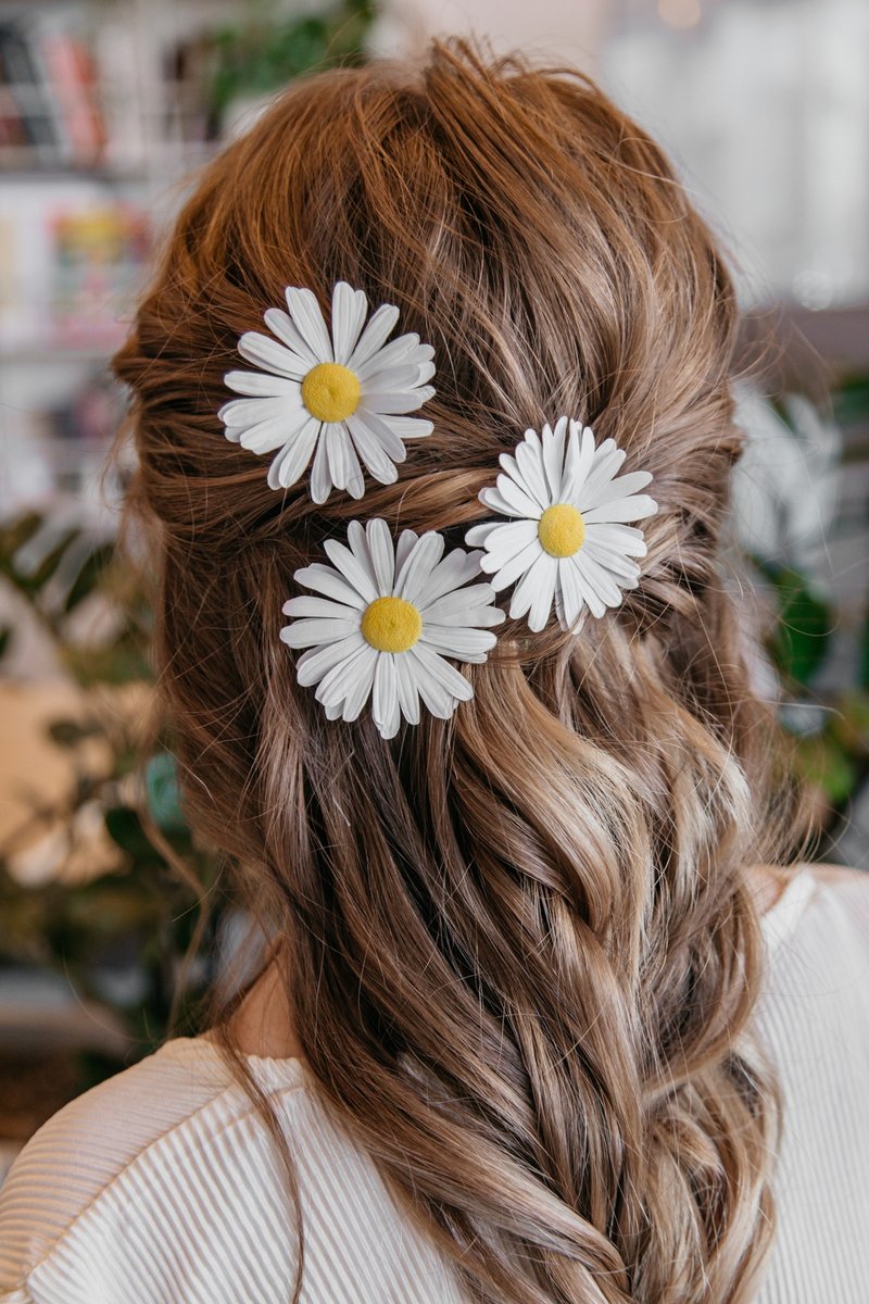 Daisy hair pins, White flower hair accessories. - 髮夾/髮圈 - 其他材質 白色