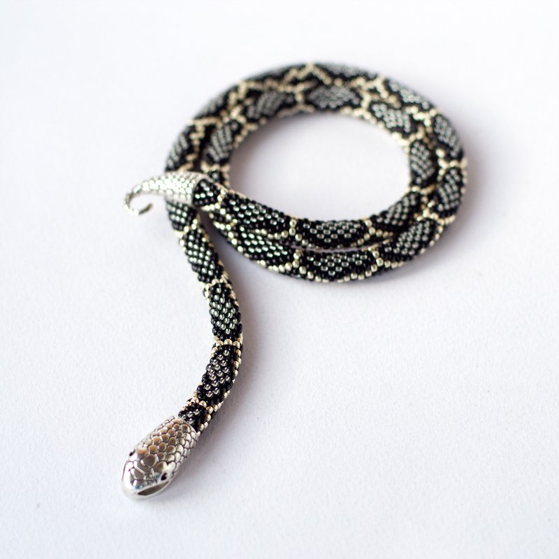 Gray beaded snake necklace, Bead crochet necklace, Seed bead jewelry - 項鍊 - 玻璃 灰色