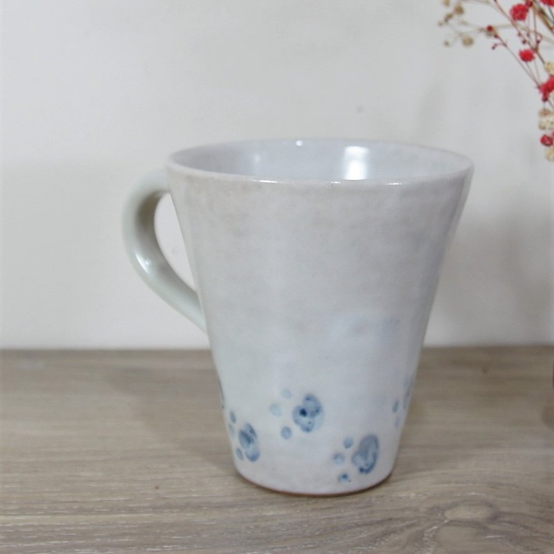 Cat palm white glaze mug, coffee cup, teacup, cup - capacity about 240ml - แก้วมัค/แก้วกาแฟ - ดินเผา ขาว