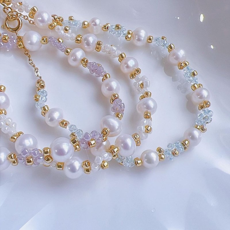 Freshwater Pearl and Daisy Summer Bracelet - สร้อยข้อมือ - โลหะ สีทอง