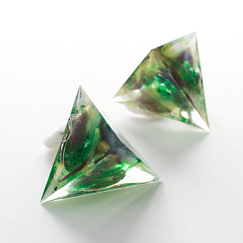 トライアングルイヤリング(苔付テトラポッド) - 耳環/耳夾 - 其他材質 綠色