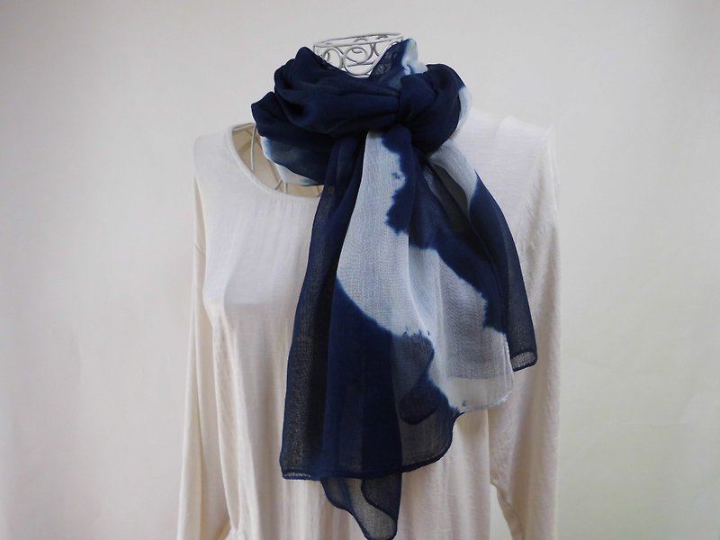 再出品・竹繊維100%・とても柔らか・藍染め・絞り染め_2斜め縞 - 絲巾 - 其他材質 藍色