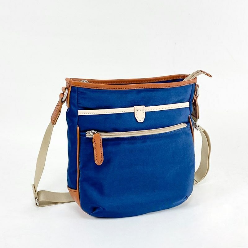 Toyooka Kagen MASK+ upright shoulder bag dark blue - กระเป๋าแมสเซนเจอร์ - หนังแท้ สีน้ำเงิน