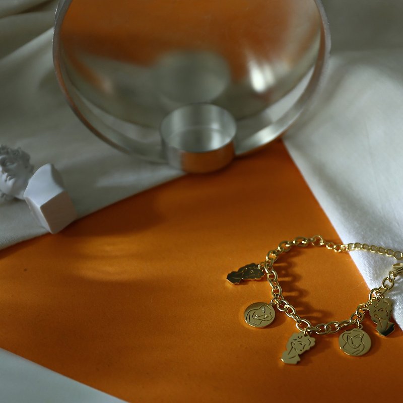 Gold faces chain bracelet - สร้อยข้อมือ - โลหะ สีทอง