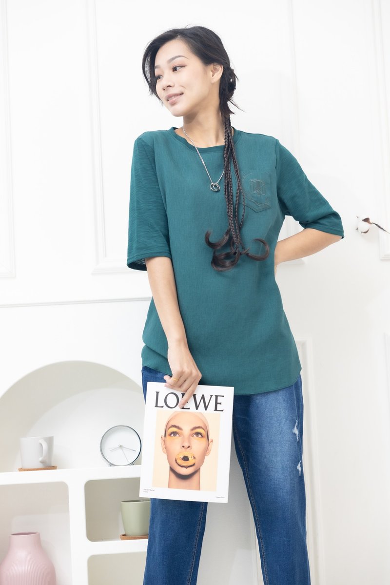 Pocket embroidered slub cotton top green - เสื้อยืดผู้หญิง - วัสดุอื่นๆ สีเขียว