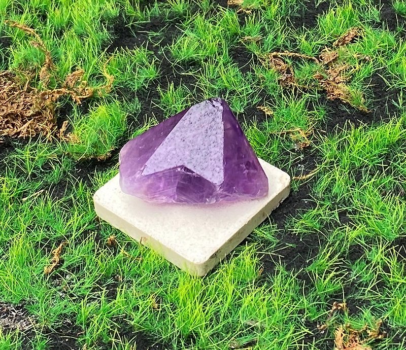 能量擺飾-天然帶彩紫晶骨幹 紫水晶 招財 智慧 開運 快速出貨 - 裝飾/擺設  - 水晶 紫色