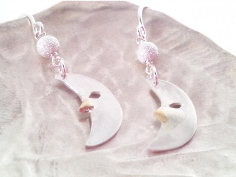 Crescent Moon Silver Earrings - ต่างหู - โลหะ 