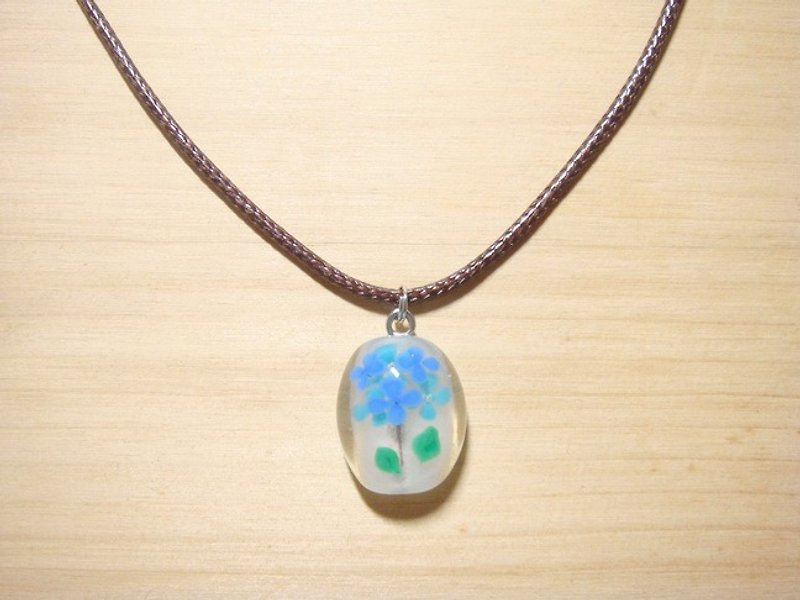 Yuzu Lin Liuli-Hydrangea-Illustration style small clear necklace - Necklaces - Glass Multicolor