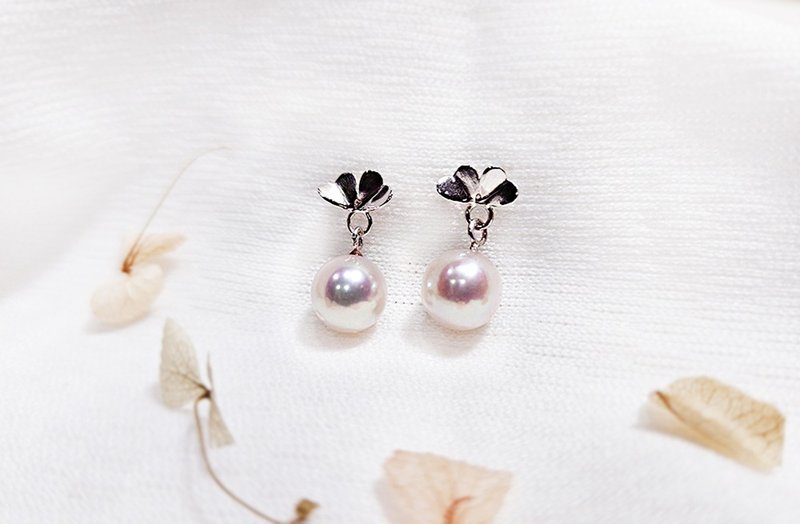 Heart-to-heart pearl earrings - Earrings & Clip-ons - Silver Silver