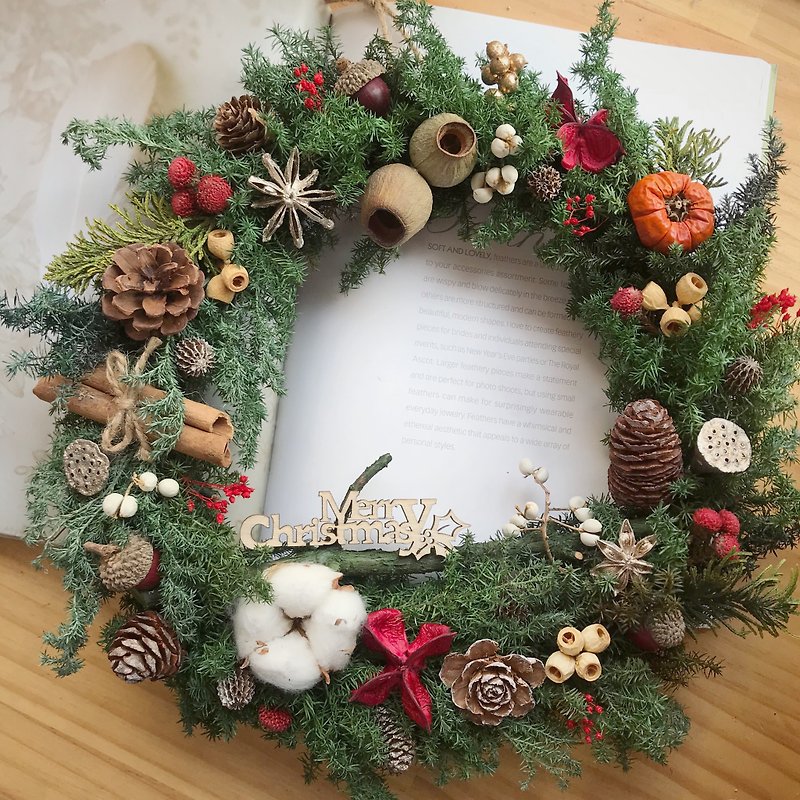 【Christmas Gift Box】Forest Fruit Wind Christmas Wreath Immortal Cedar - ช่อดอกไม้แห้ง - พืช/ดอกไม้ สีแดง