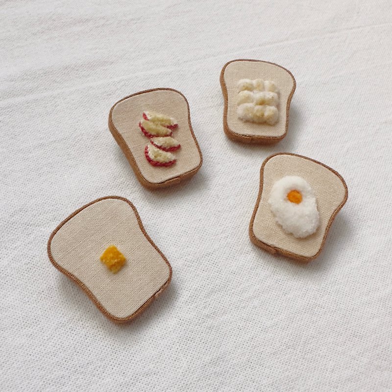 Mini Toast Brooch - เข็มกลัด - วัสดุอื่นๆ 