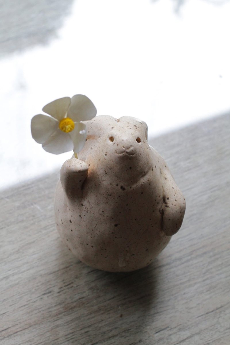 Hand-kneaded ceramic Lucky Rabbit dried flower vessel/ornament - เซรามิก - ดินเผา สีกากี