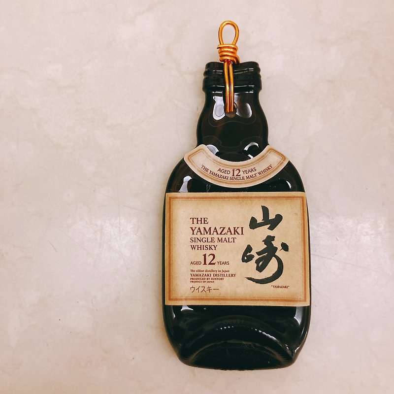 Limited collection of Japanese Yamazaki whiskey 12 years mini 50ML wine bottle pendant pendant wall hanging - พวงกุญแจ - แก้ว 