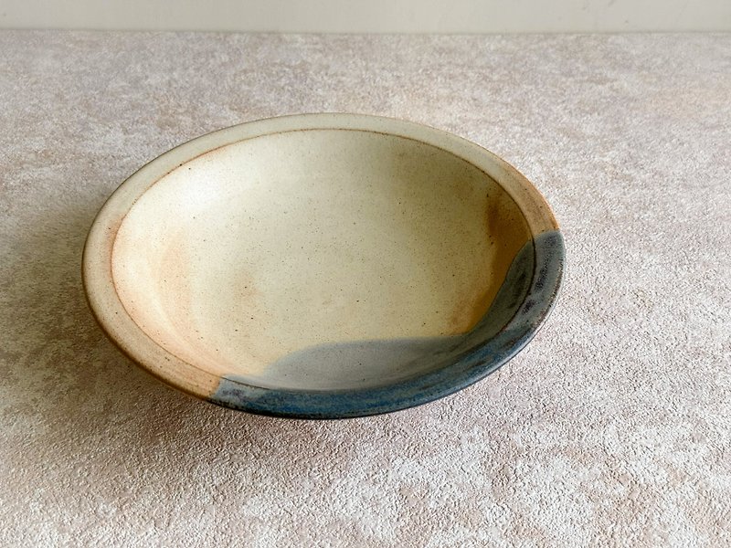 [Mid-blue stacked colors] Japanese-style wide-mouth deep dish - Plates & Trays - Pottery White