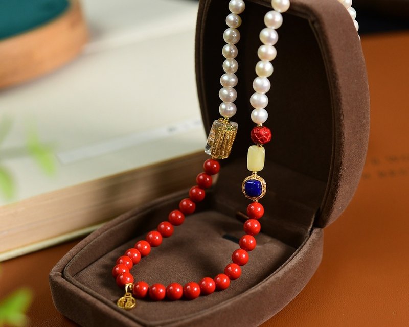 Flash sale natural freshwater pearl necklace with cinnabar lapis lazuli Wax barrel beads gilt Xiaofu brand - สร้อยคอ - ไข่มุก 