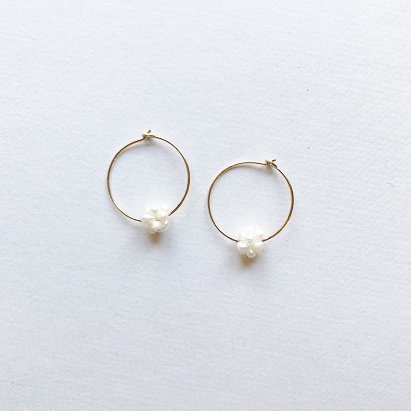 freshwater pearl belly hoop earrings - ต่างหู - ไข่มุก ขาว