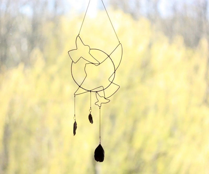 Handmade Flying Birds Window Hanging, Minimalist Copper Sun Catcher - 壁貼/牆壁裝飾 - 銅/黃銅 