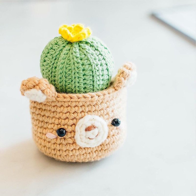 Amigurumi pincushion / Animals bucket with Cute Cactus Lover. - 枕頭/抱枕 - 棉．麻 綠色