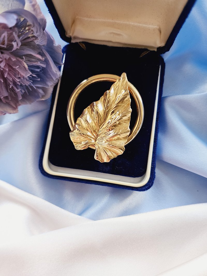 美國西洋古董飾品 / 金漾環狀葉脈絲巾夾/復古珠寶 - 其他 - 其他金屬 