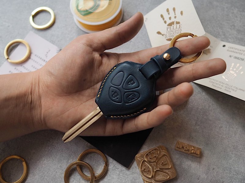 純手工牛皮豐田TOYOTA車鑰匙套  顏色款式可客製化 可刻字 可訂製 - 鑰匙圈/鑰匙包 - 真皮 藍色