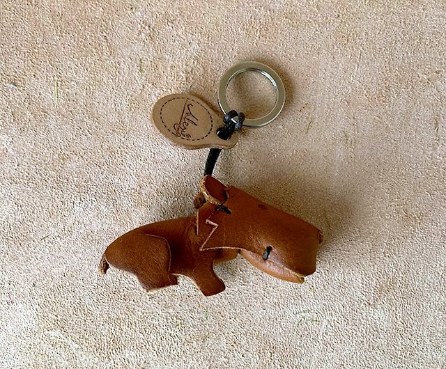 Cute squinted circus capybara king pure leather key ring-engraved name -  Shop play-leather Keychains - Pinkoi