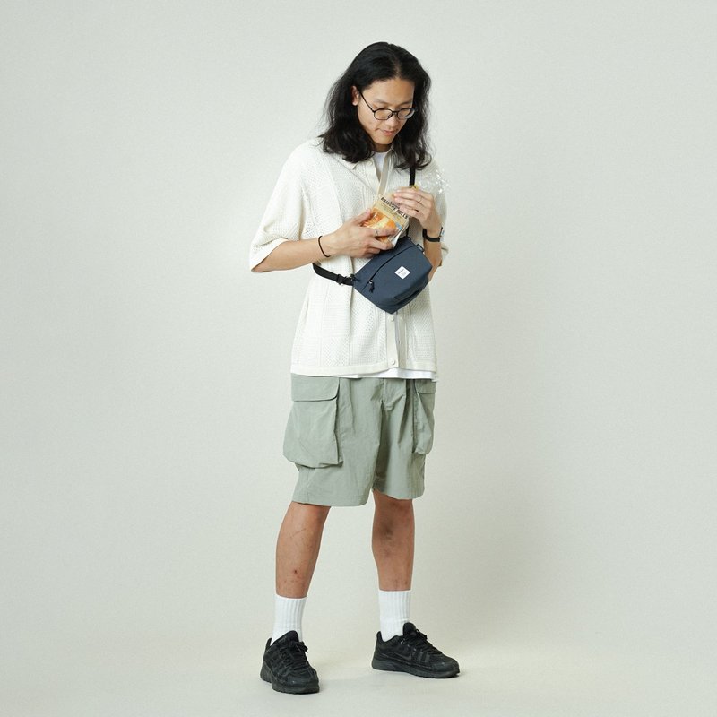 LUNA簡約時尚外表之下能妥善收納您的日常必需品簡約輕巧斜背包 - 側背包/斜背包 - 環保材質 藍色