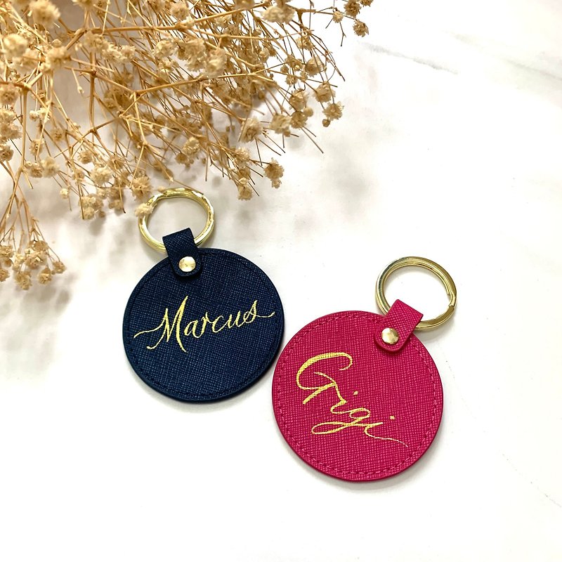 [Customized] Genuine leather round guest seat tag keychain tag with gilded name - Keychains - Genuine Leather Multicolor