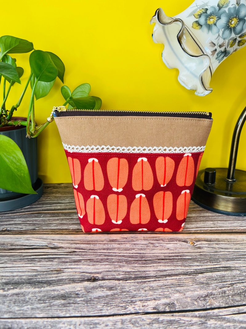 カラスミ柄ポーチ　台湾布 - 化妝包/收納袋 - 棉．麻 紅色
