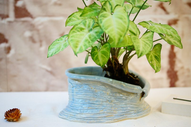 手捏花器 多納川  16x8.5cm 有孔花盆 多肉盆器 植栽盆 辦公室花 - 花瓶/花器 - 陶 白色