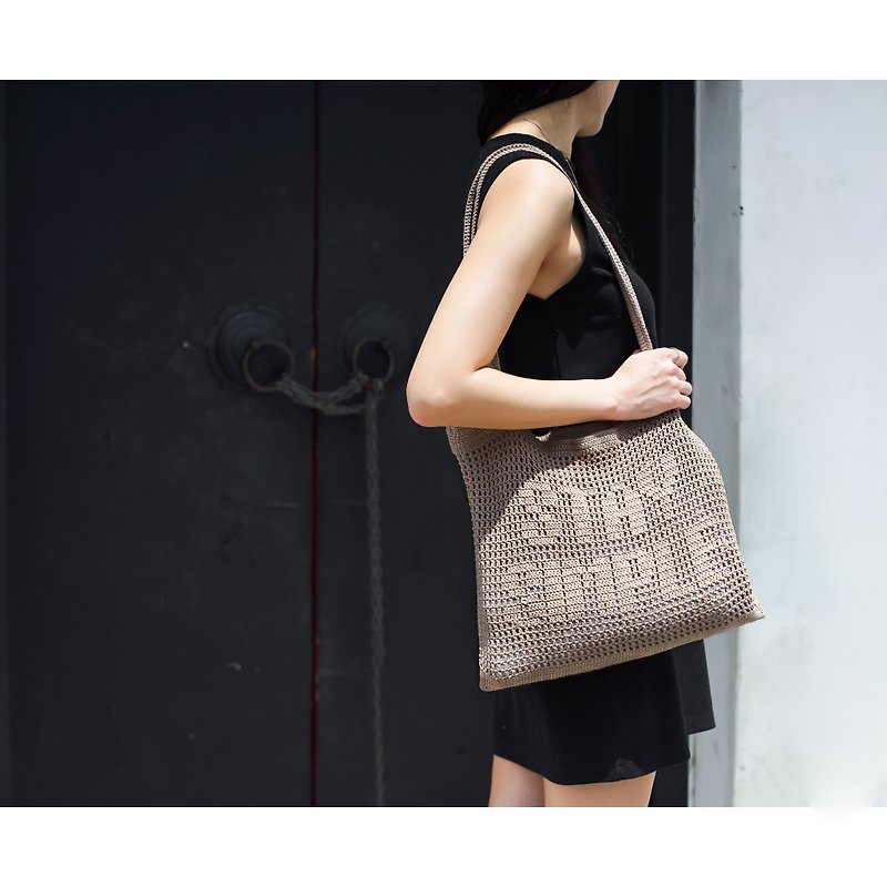 Crochet Quote Tote Bag | "Stay Simple" in Stardust - 手袋/手提袋 - 其他材質 咖啡色