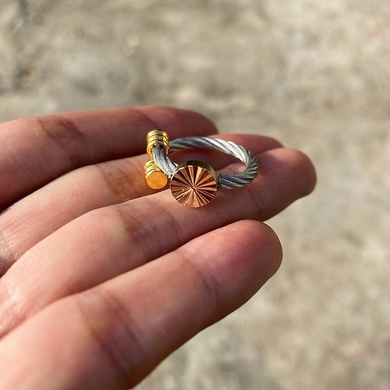 [Lost and find] Old steel flower ring - แหวนทั่วไป - เครื่องเพชรพลอย สีทอง