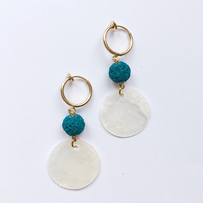 Beach snowman needle / clip earrings - Earrings & Clip-ons - Gemstone White