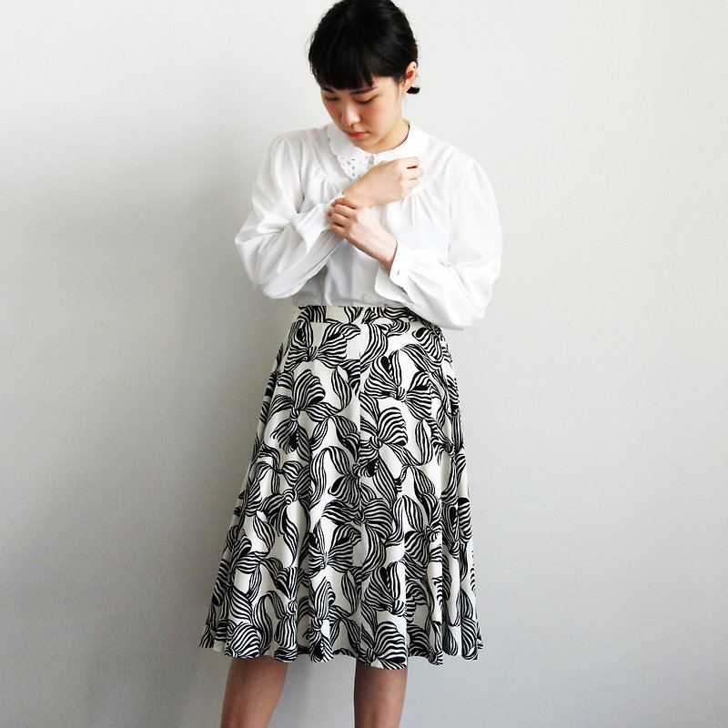 Ancient print skirt - กระโปรง - วัสดุอื่นๆ 