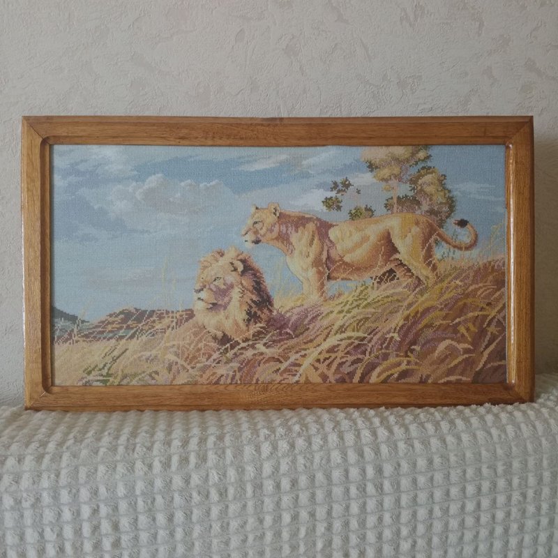 Handmade Lions, Animal wall art, Hand Cross Stitched painting, Gift, Home Decor - 壁貼/牆壁裝飾 - 棉．麻 多色