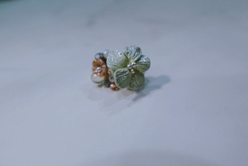 Flower ring among flowers yellow green - แหวนทั่วไป - ดินเผา สีเขียว