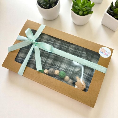 小蘋果手作 | 彌月禮盒 | 童裝 | 嬰幼兒用品 陸布×陸布【墨綠色深藍格子】嬰幼兒禮盒