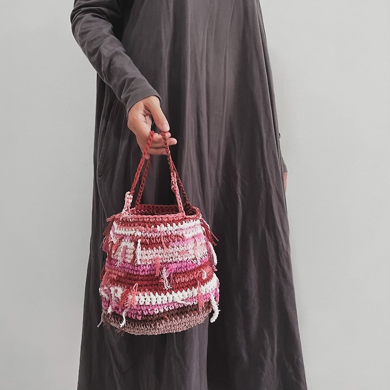 BOHO CHIC | Crochet Bag | กระเป๋าถัก สไตล์โบฮีเมียน - กระเป๋าถือ - ผ้าฝ้าย/ผ้าลินิน สึชมพู