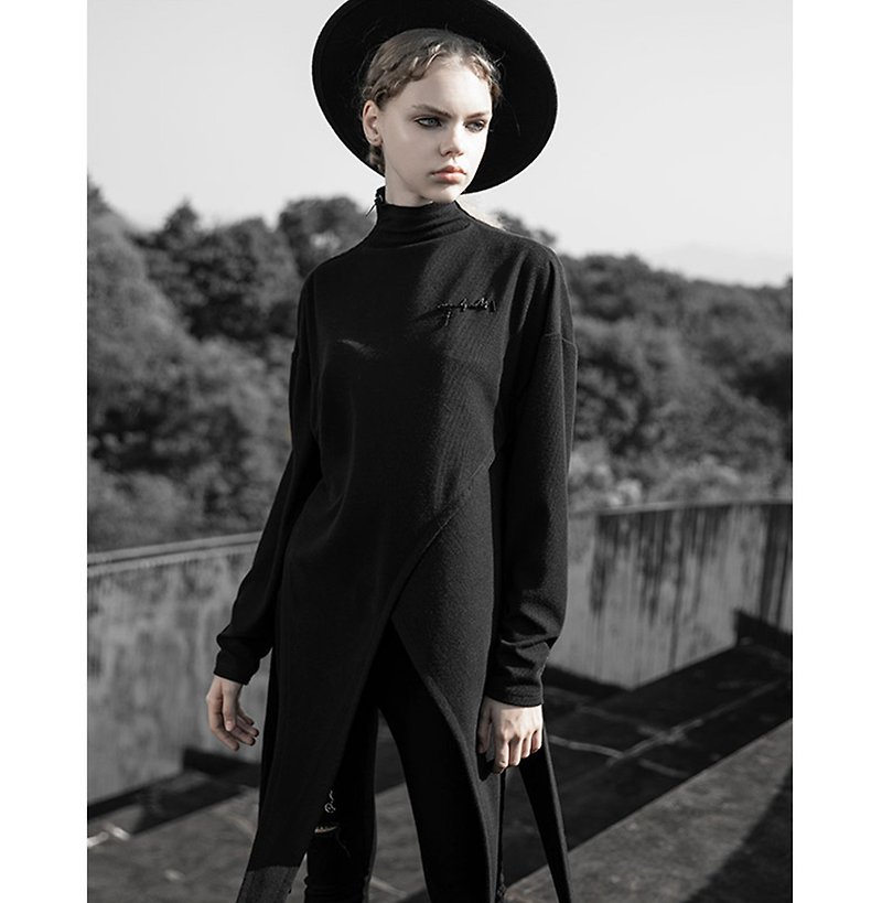 Oriental witchcraft turtleneck knit top - เสื้อผู้หญิง - วัสดุอื่นๆ สีดำ